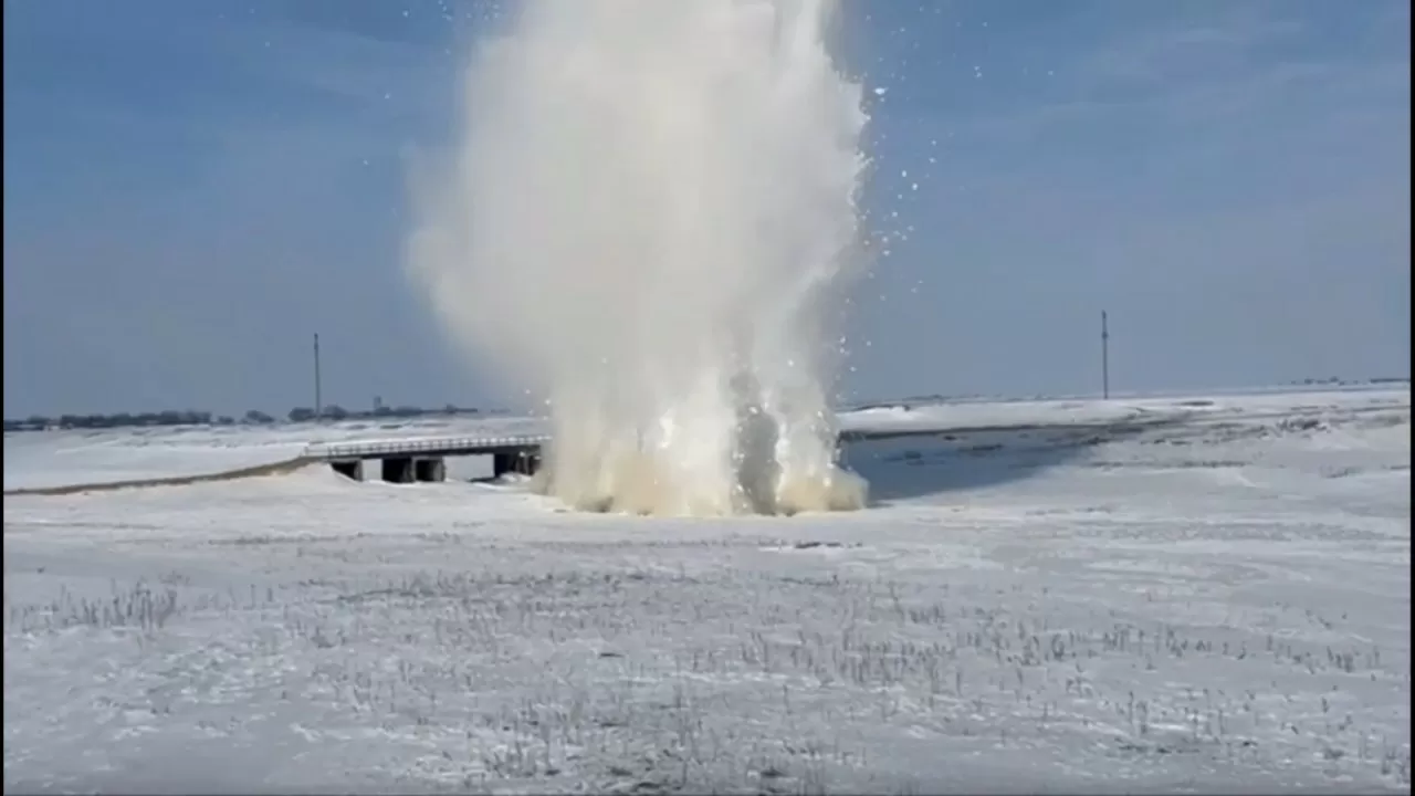 قۇتقارۋشىلار كوكتەمگى مۇزدىڭ قاۋپى جايلى ەسكەرتۋ جاسادى