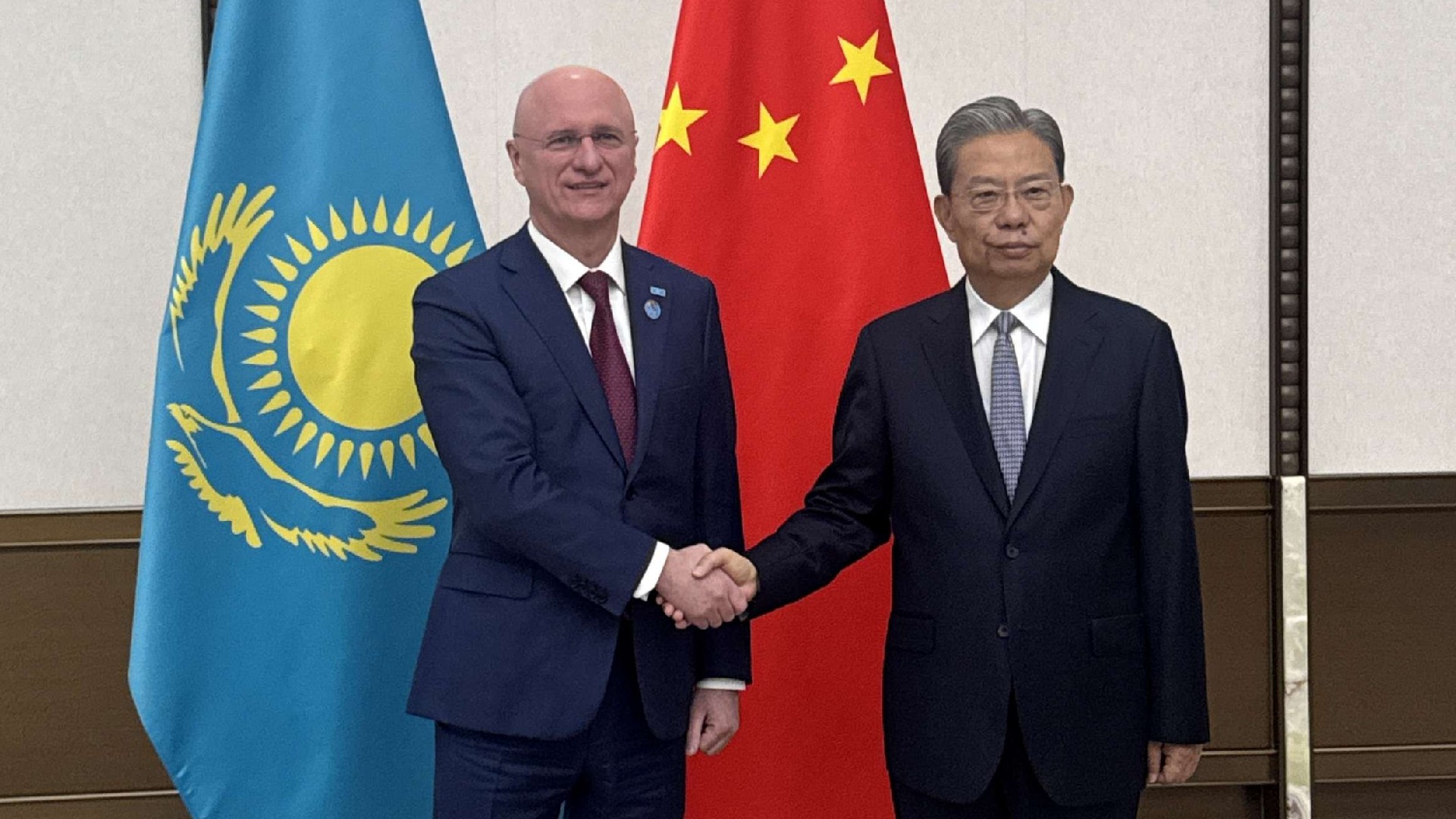 رومان سكليار قىتاي پارلامەنتى توراعاسىمەن كەزدەستى