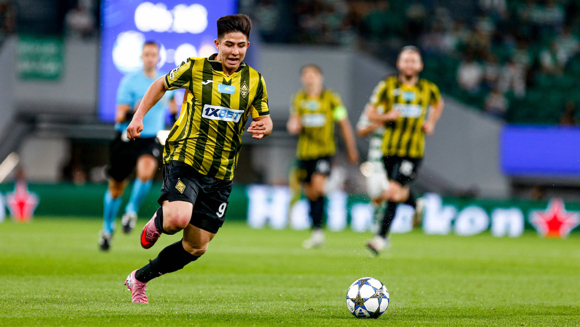 داستان ساتپاەۆ الەمنىڭ ۇزدىك 50 جاس فۋتبولشىسىنىڭ قاتارىنا ەندى