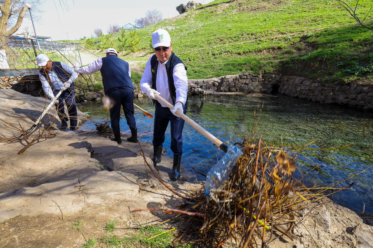 ولجاس بەكتەنوۆ «اق-اتا» بۇلاعىن تازارتۋ جۇمىسىنا اتسالىستى