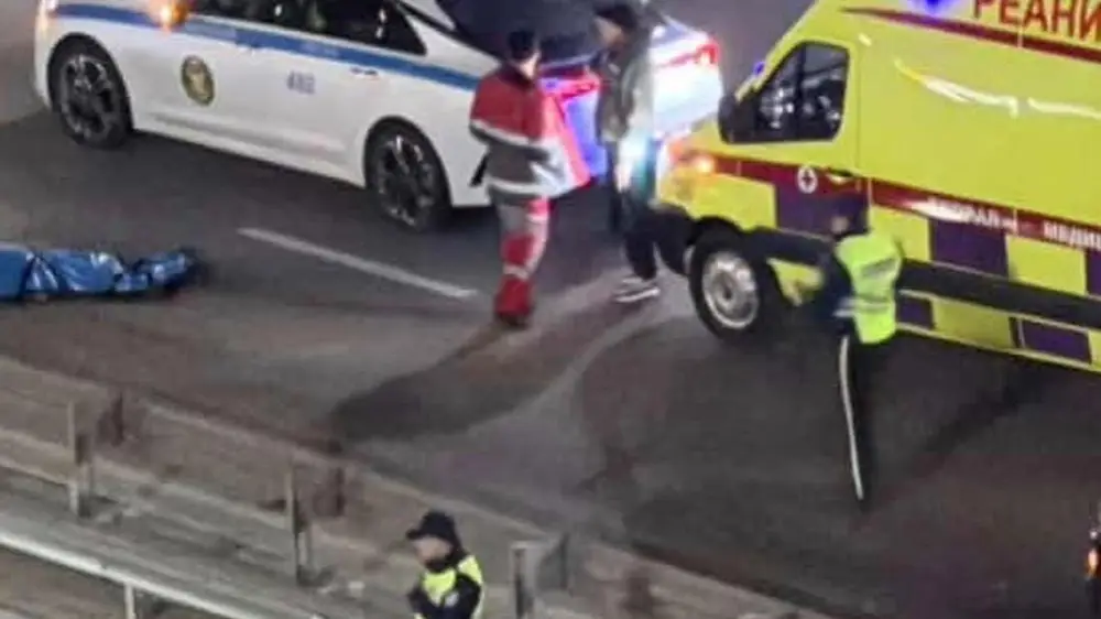 الماتىدا جولدان وتپەك بولعان ايەلدى كولىك قاعىپ كەتتى