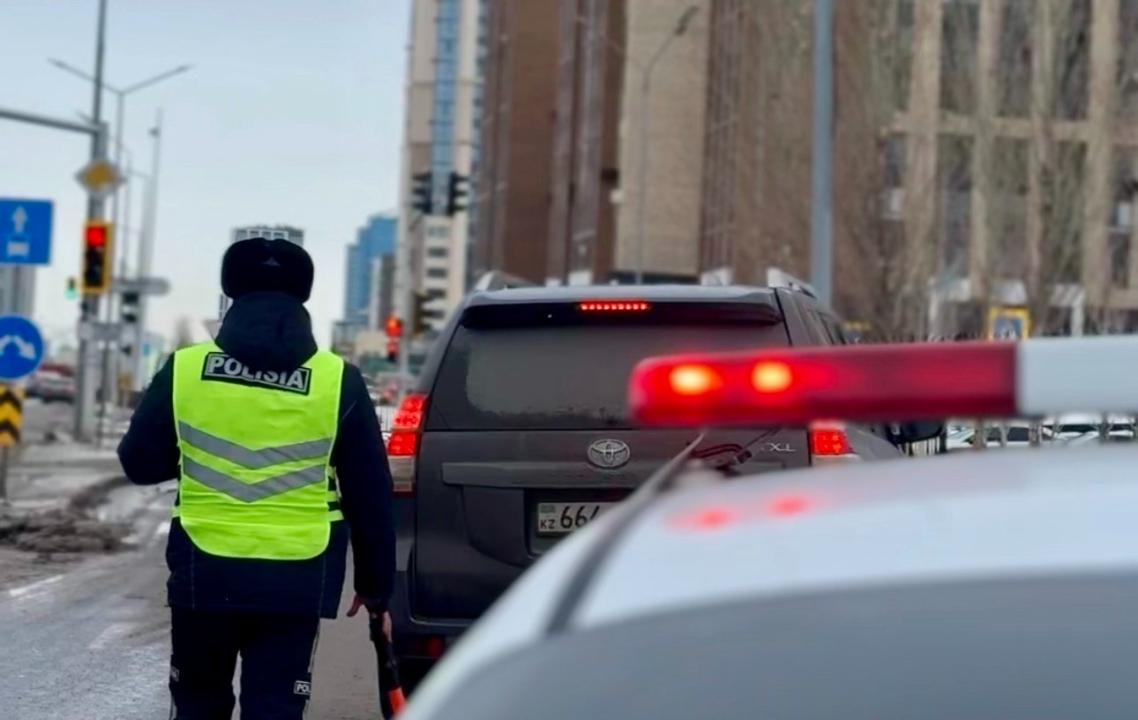 استانالىق پوليتسەيلەر بەينەكامەرا ارقىلى جول ەرەجەسىن بۇزعانداردى انىقتادى