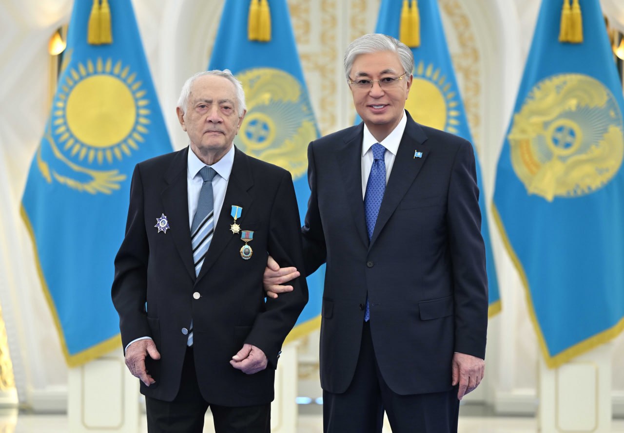 مەملەكەت باسشىسى ەرۆاند يلينسكيگە «قازاقستاننىڭ ەڭبەك ەرى» اتاعىن تاپسىردى