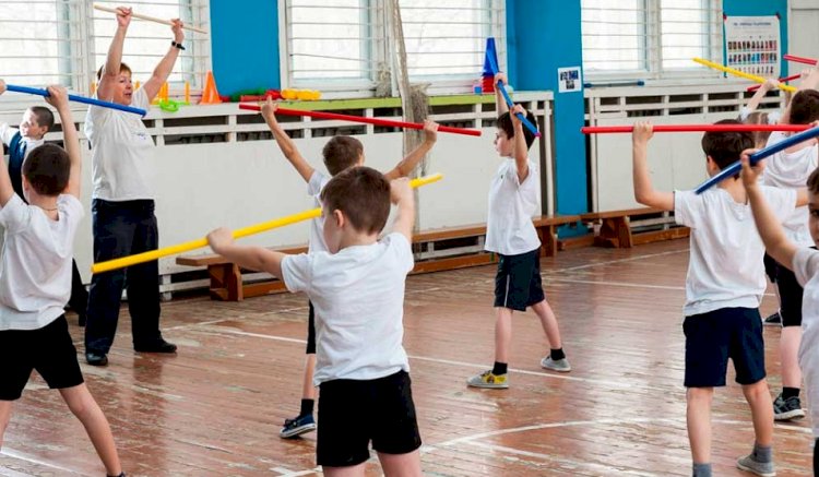 قازاقستاندا 72 مىڭ بالا دەنە شىنىقتىرۋ ساباعىنان بوساتىلعان