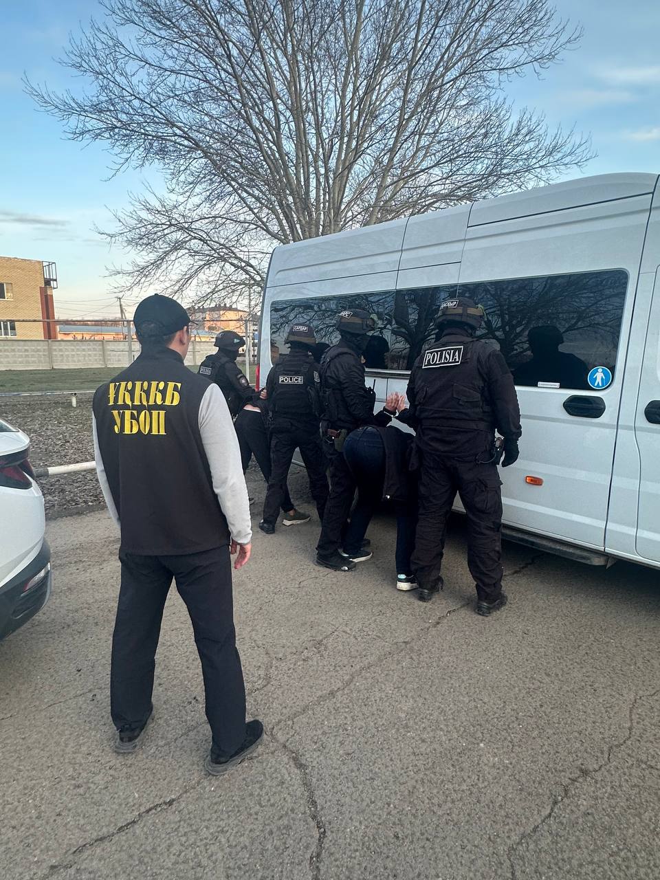 باتىس قازاقستان وبلىسىندا پوليتسياعا باعىنباعان ءبىر توپ ازامات ۇستالدى