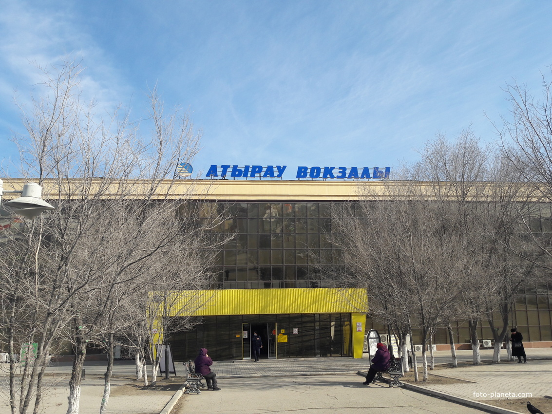 اتىراۋدا تاكسي جۇرگىزۋشىسى جولاۋشىعا پىشاق الا جۇگىردى