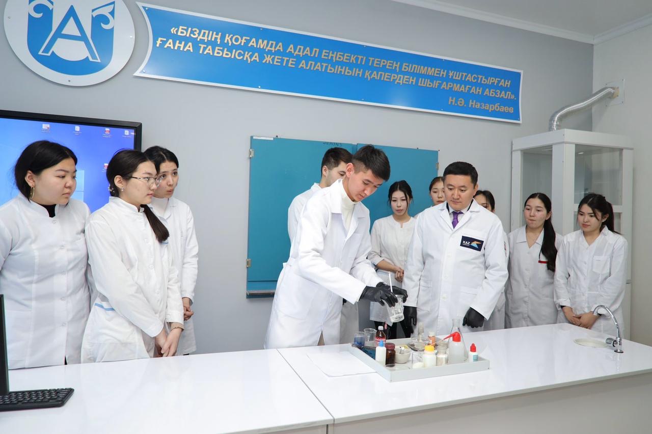 س.امانجولوۆ ۋنيۆەرسيتەتى عىلىمدى دامىتۋعا ەرەكشە دەن قويعان