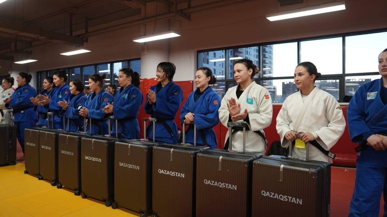 قازاقستان ۇلتتىق قۇرامالارى العاش رەت تولىق سپورتتىق كيىم جيىنتىعىمەن قامتىلدى