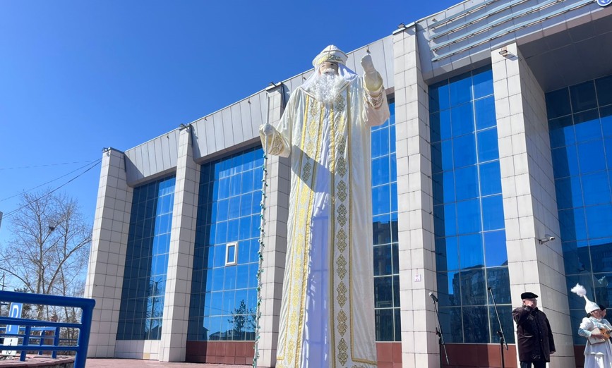 قىدىر اتا ينستاللياتسياسى