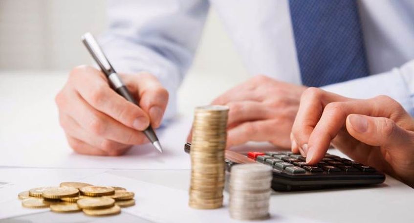 تارازدا 11-سىنىپ وقۋشىسى اكەسىنەن اليمەنت ءوندىرىپ الدى