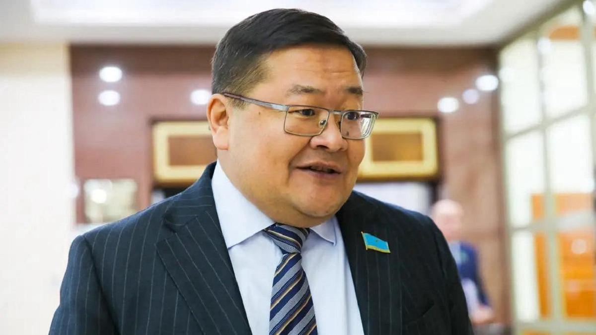 «مورالدىق قۇقىعىمىز جوق»: دەپۋتات ماس جۇرگىزۋشىلەرگە راقىمشىلىق جاساۋعا قارسى شىقتى