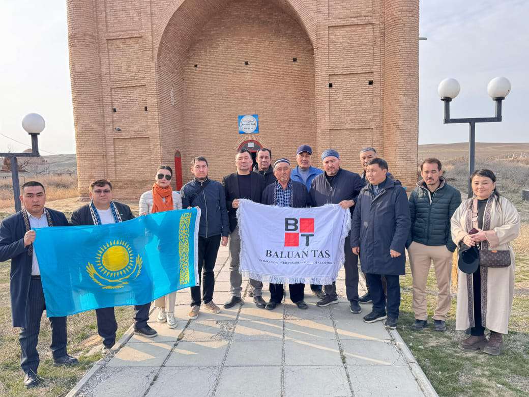 بالۋان تاستار سويلەسىن...