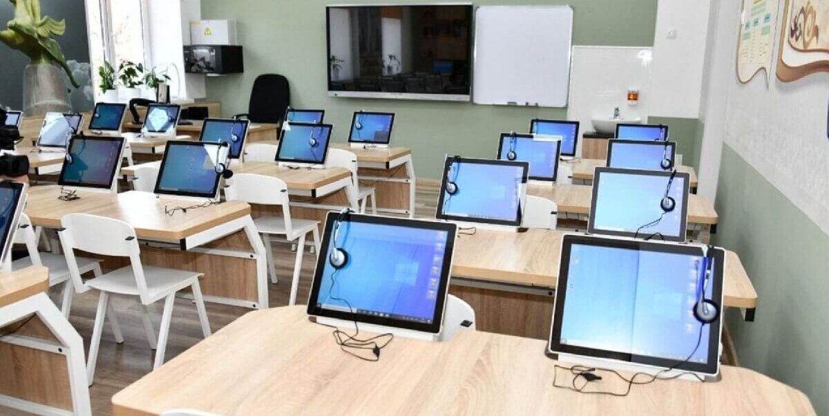 «Qazaq Digital Mektebi»: قالا مەن اۋىل مەكتەپتەرى اراسىنداعى الشاقتىق جويىلا ما؟