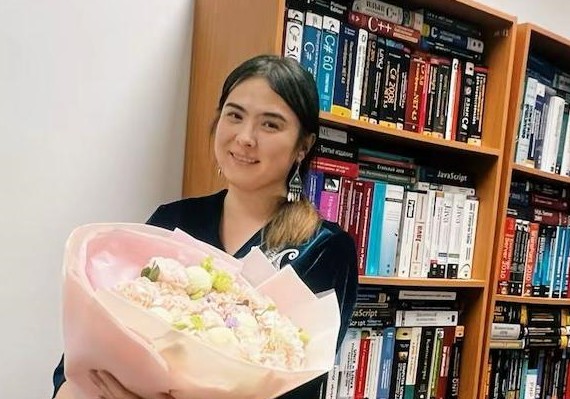 شاكىرت قادىرلەگەن ۇستاز