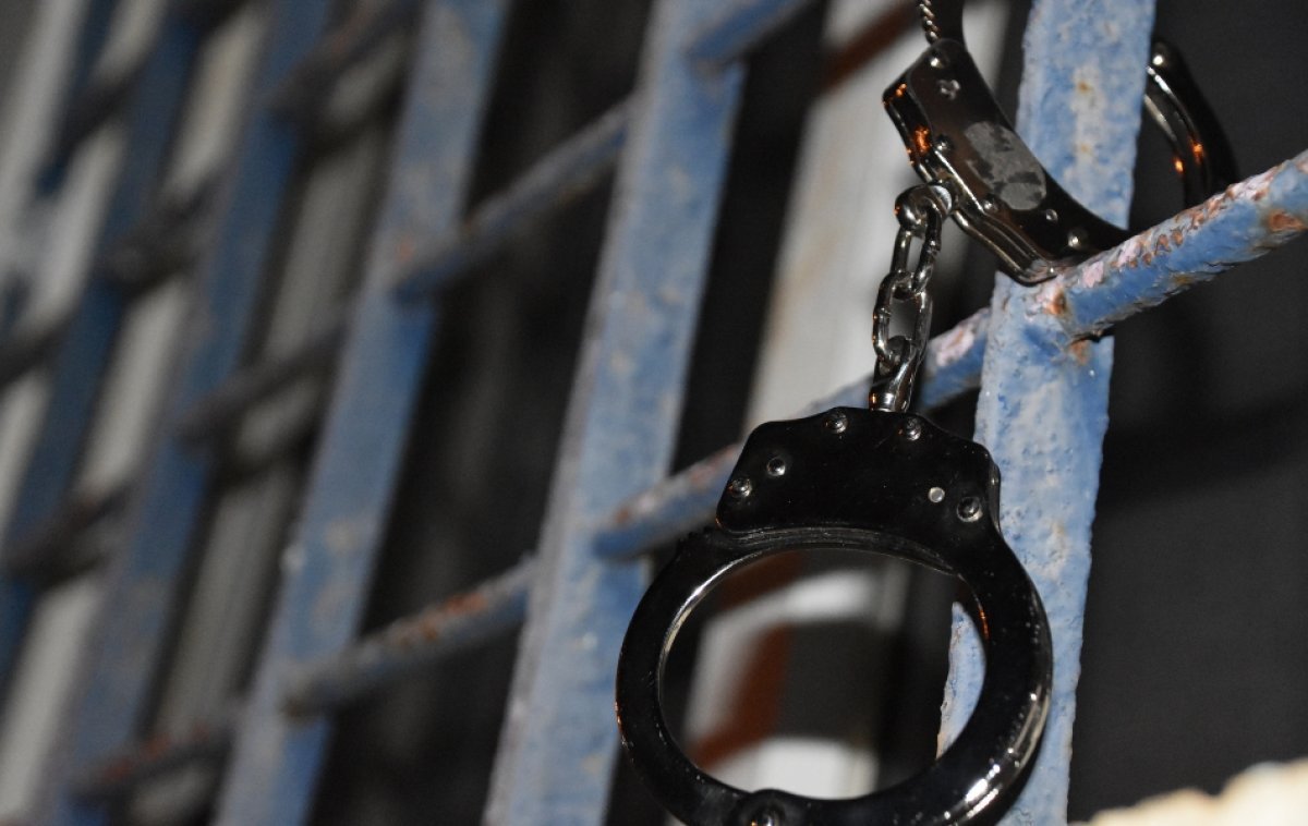 دەمالىستا جۇمىسقا جەككەن: الماتىدا وفيتسەر باعىنۋشىسىنا كۇش قولدانعانى ءۇشىن سوتتالدى