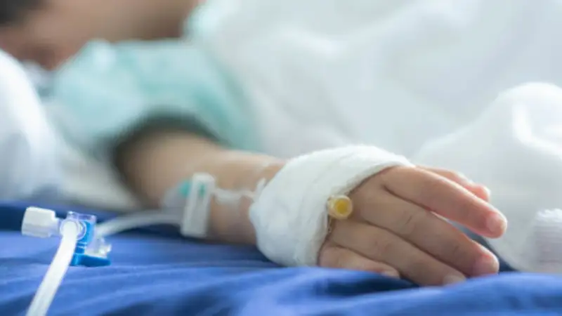 الماتىدا سۇندەتتەلگەن بالا اۋىر اسقىنۋلارمەن اۋرۋحاناعا ءتۇستى