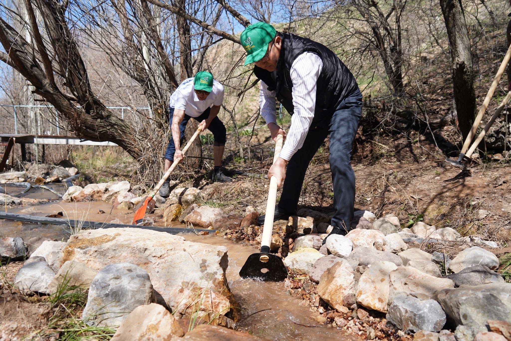 بۇلاق كورسەڭ, كوزىن اش