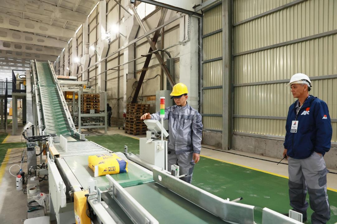 تارازدا ەكى زاۋىت ىسكە قوسىلدى