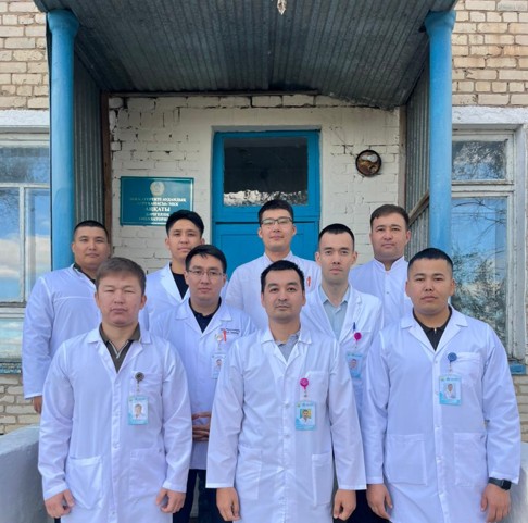 اقىسىز قىزمەت كورسەتەتىن دارىگەرلەر