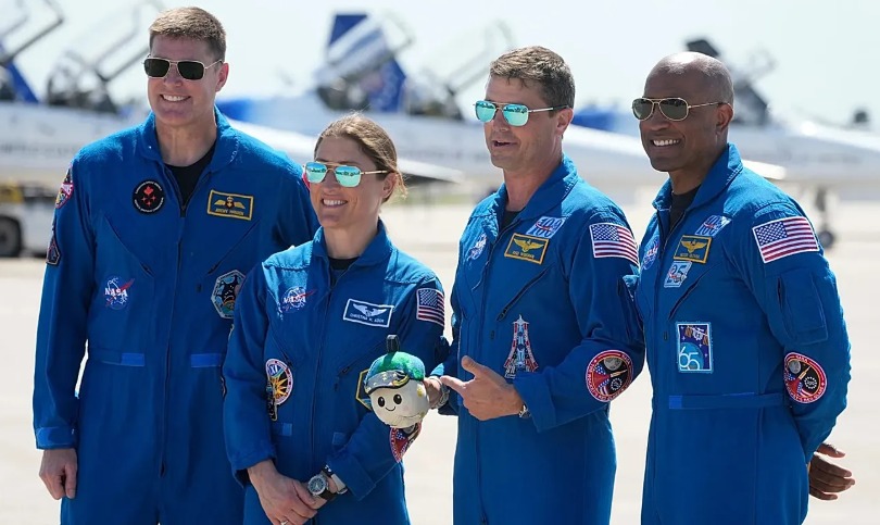 ايعا اتتانار كۇن جاقىن