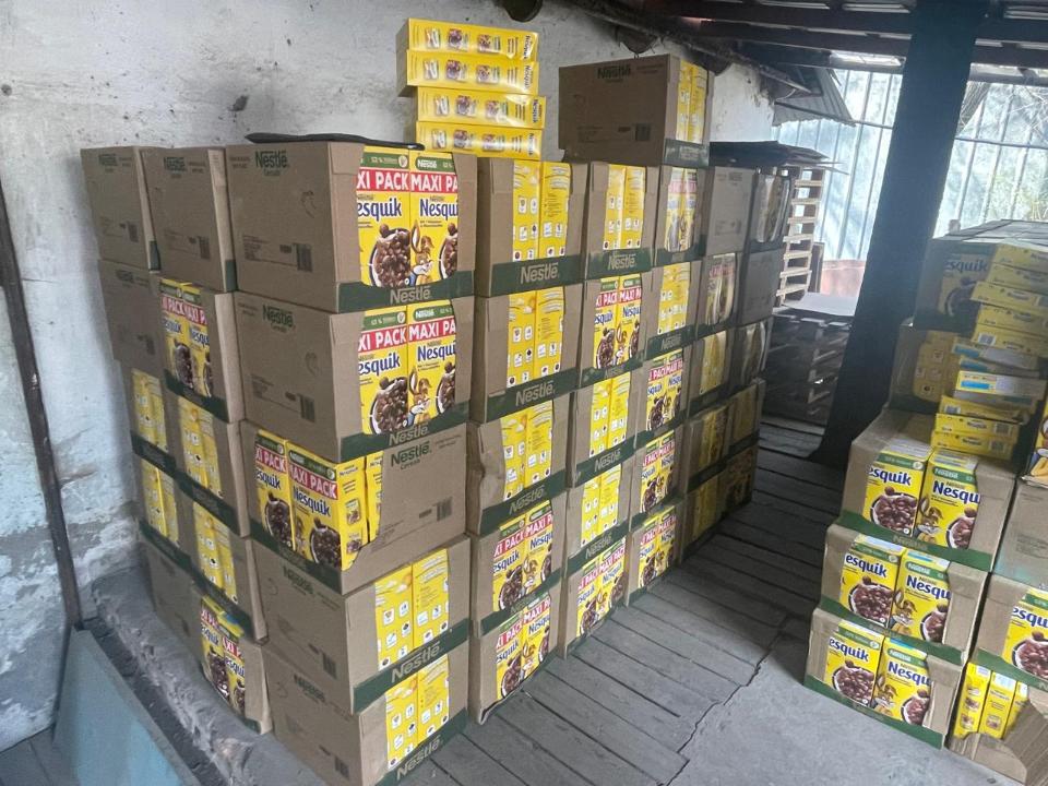 «Louis Vuitton» جانە «Nesquik»: الماتىدا تانىمال برەندتەر زاڭسىز پايدالانىلعان