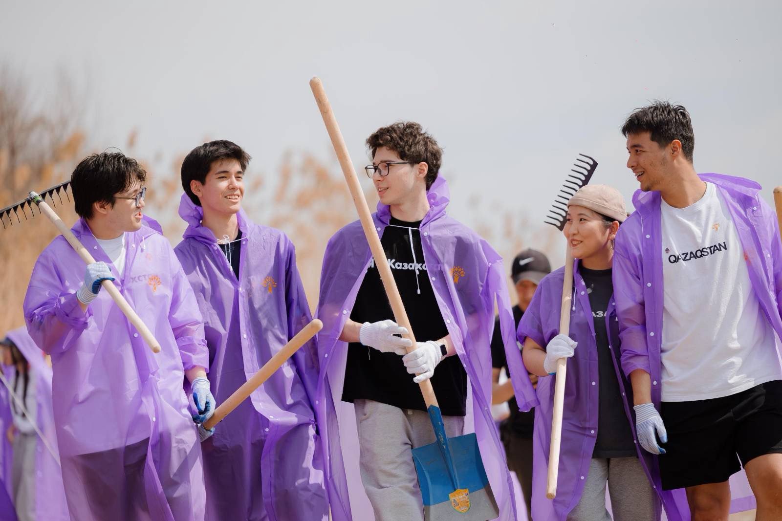 «جاڭا ادامدار» قوزعالىسىنىڭ بەلسەندىلەرى ۇلكەن الماتى وزەنىنىڭ جاعالاۋىنان 20 توننا قوقىس جينادى