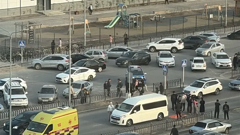 اتىراۋدا مەكتەپ ماڭىندا 1-سىنىپ وقۋشىسىن كولىك قاعىپ كەتتى