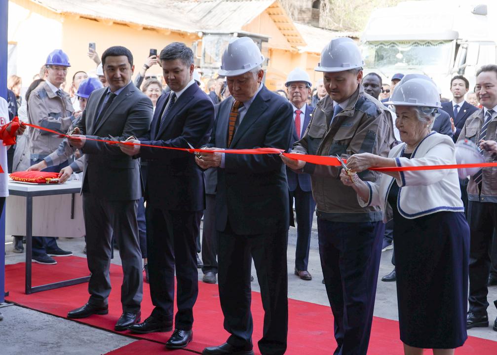 الماتىدا وتاندىق عالىمداردىڭ ازىرلەمەلەرى نەگىزىندە جاڭا زاۋىت ىسكە قوسىلدى