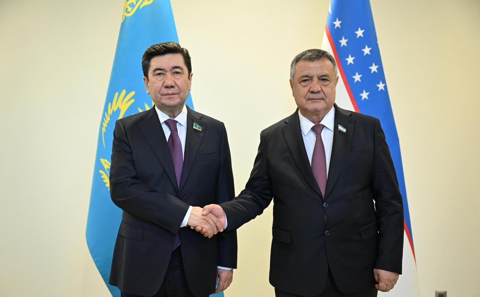 پارلامەنتارالىق ديالوگ: جوعارى دەڭگەيدەگى سەنىم مەن تۇسىنىستىك