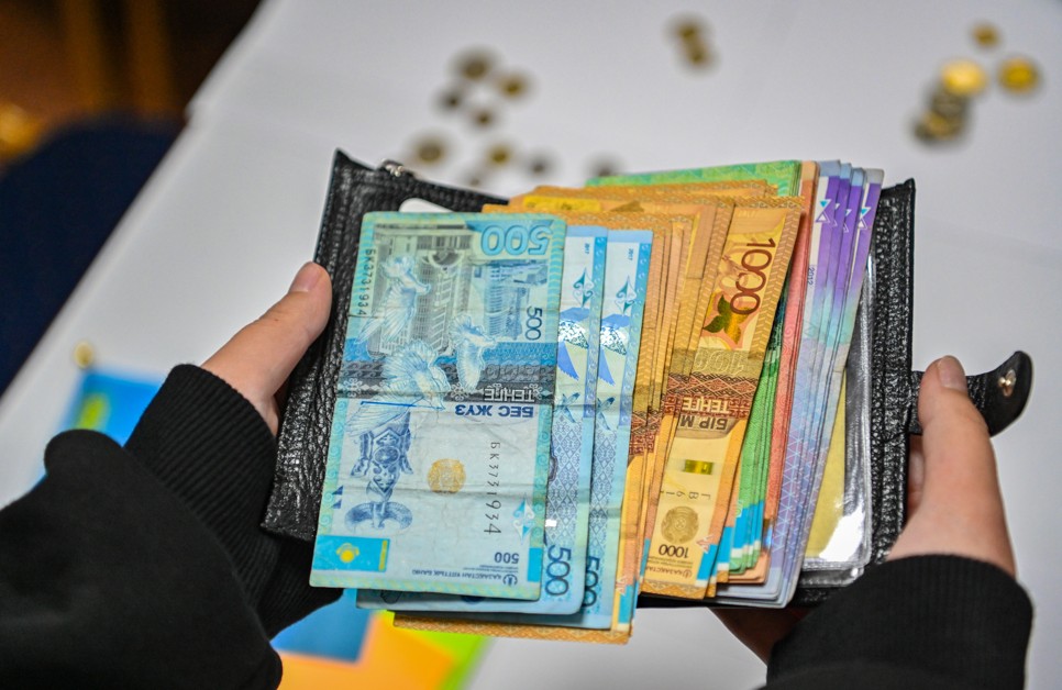 تابىس تەڭگەرىمى: جالاقى مەن باعا اراقاتىناسى