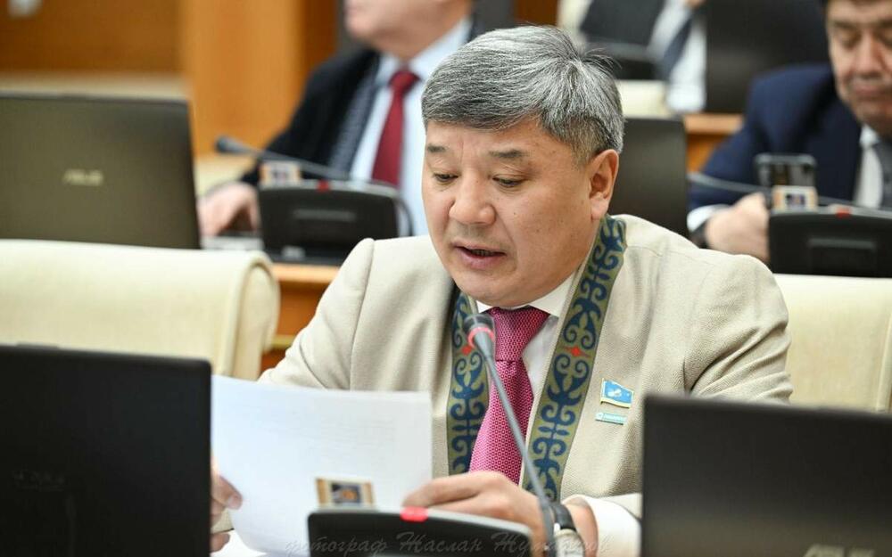 جاناربەك ءاشىمجان: اقىلگوي كوۋچتارتاردىڭ ساباعى وتباسىندا شىرعالاڭ تۋدىرىپ وتىر