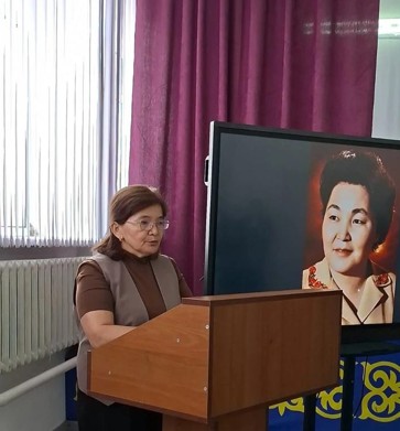 اكادەميك, ۇستاز تاعىلىمى