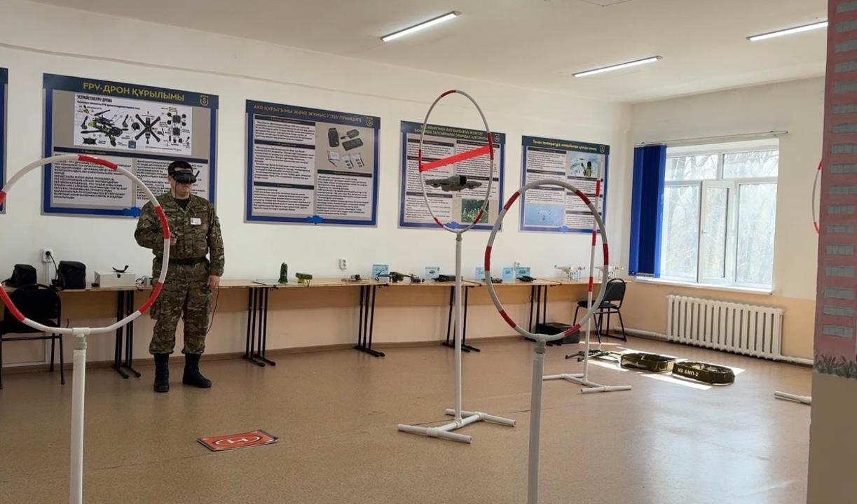 ينتەرنەتسىز دە ۇشادى: بولاشاق وفيتسەرلەر دروننىڭ كومەگىمەن بارلاۋ جاسايدى