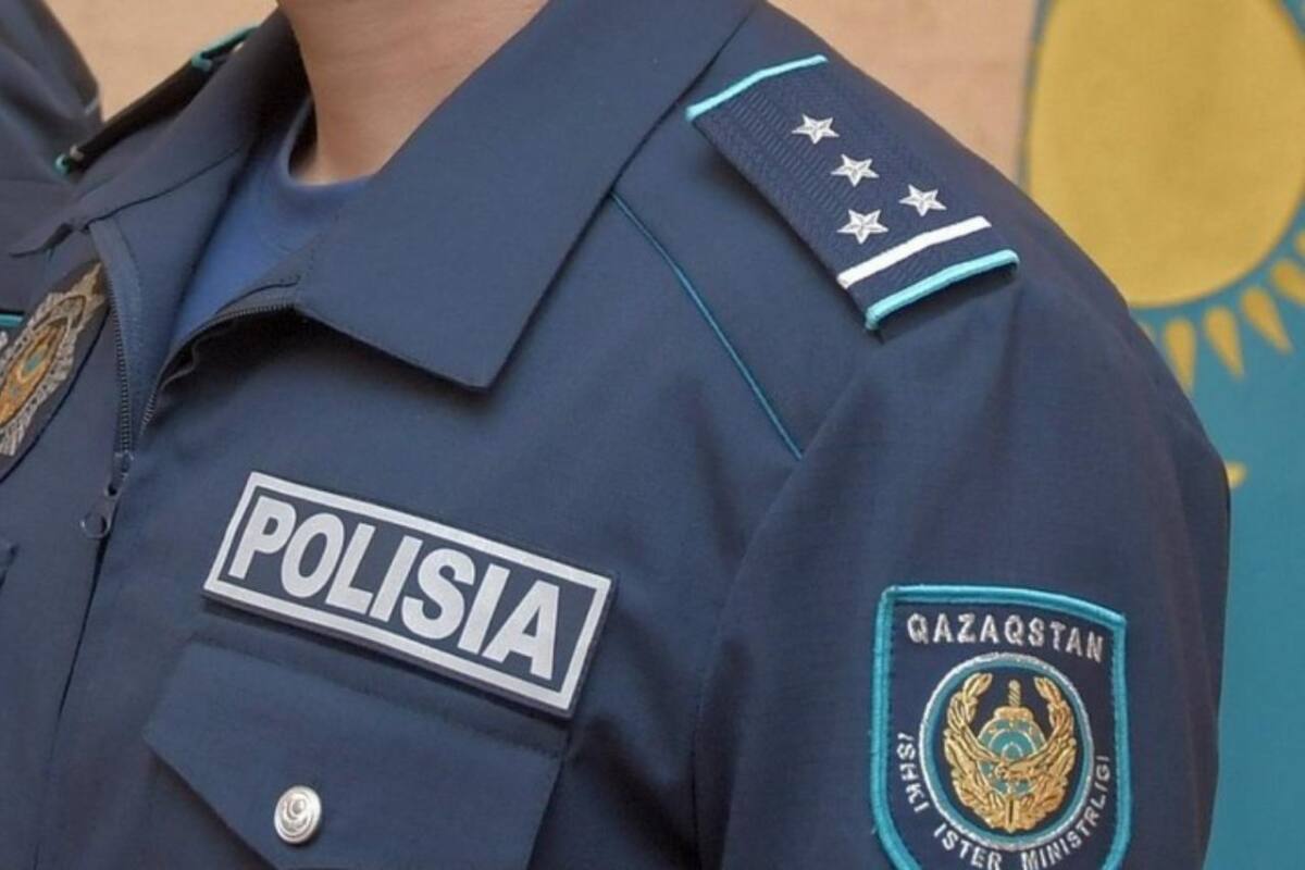 استانادا پوليتسەيلەرگە كۇش قولدانىپ, بالاعاتتاعان ەر ادام 3 جىلعا سوتتالدى