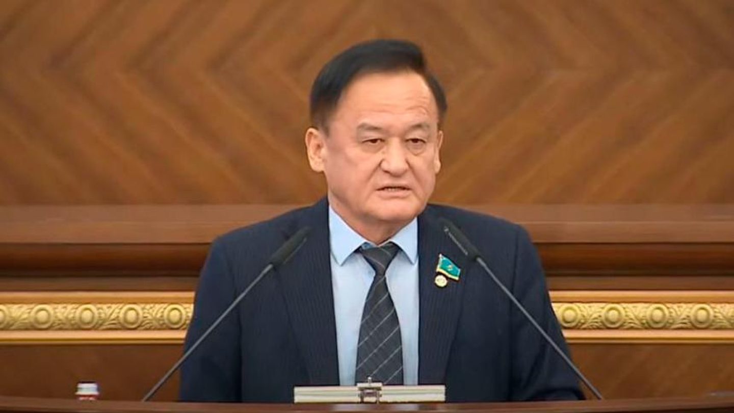 دەپۋتات تەرىس ءدىني اعىمدارعا زاڭمەن تىيىم سالۋدى تالاپ ەتتى