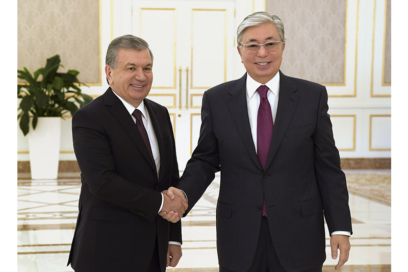 قاسىم-جومارت توقاەۆ پەن شاۆكات ميرزيوەۆ بەيرەسمي كەزدەسۋ وتكىزەدى