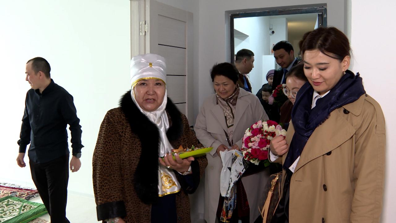 گرانتتان باسپاناعا دەيىن: مەملەكەت جاس عالىمدارعا قالاي قولداۋ كورسەتۋدە؟