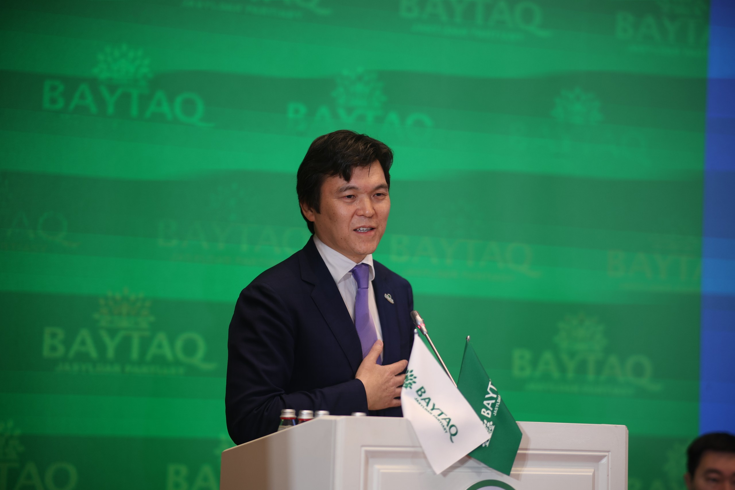 قازاقستان قازىردىڭ وزىندە سۋ تاپشىلىعى ايماعىندا تۇر: سۋ رەسۋرستارىنىڭ 45%-ى ترانسشەكارالىق كوزدەر ارقىلى قالىپتاسادى