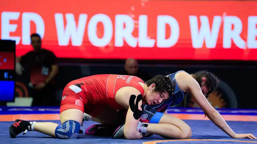 ايەلدەر كۇرەسىنەن بىشكەكتە جالعىز جۇلدەنى قاناعات تۇتتىق