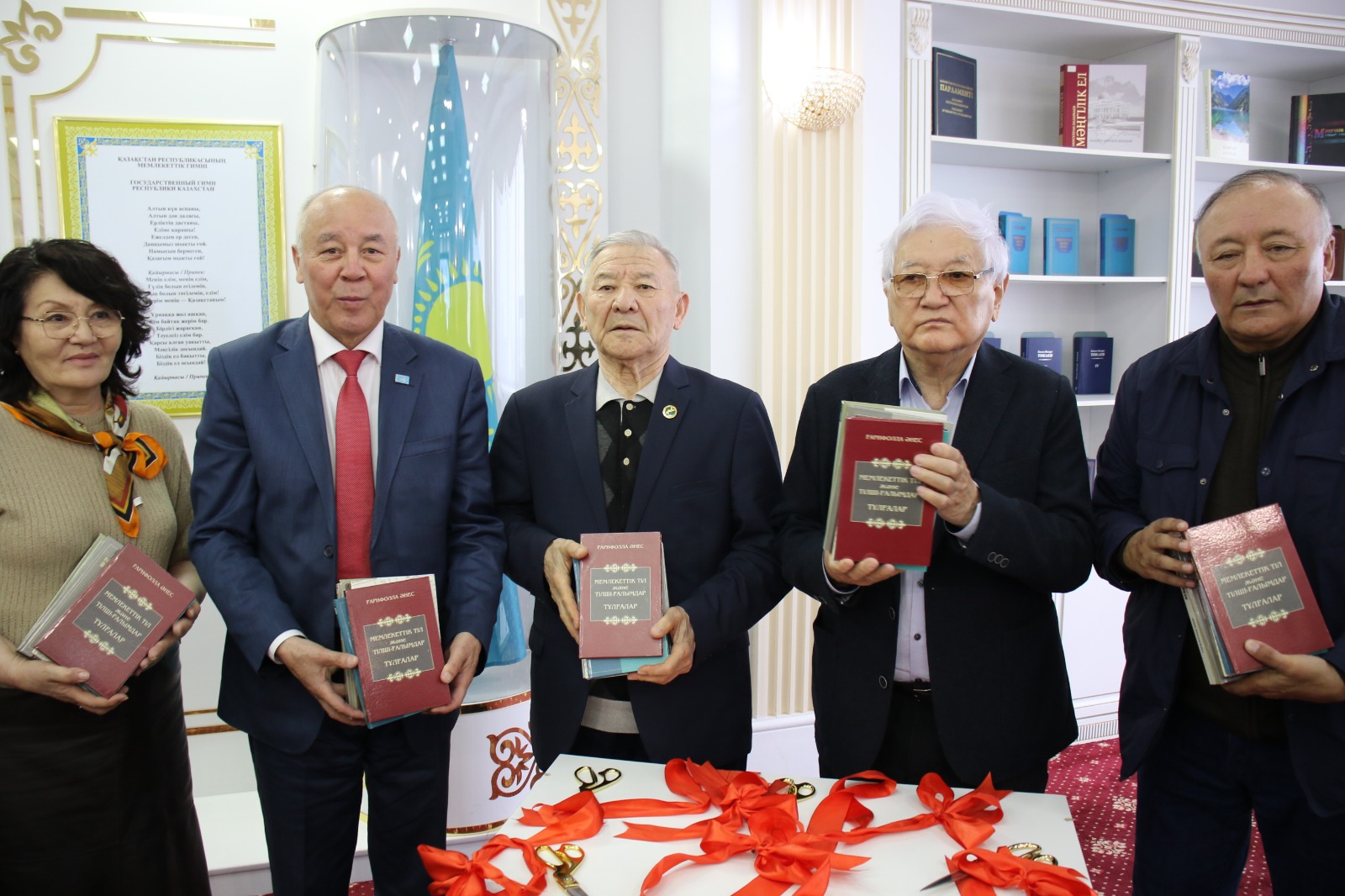 عاريفوللا انەستىڭ 6 كىتابى تانىستىرىلدى