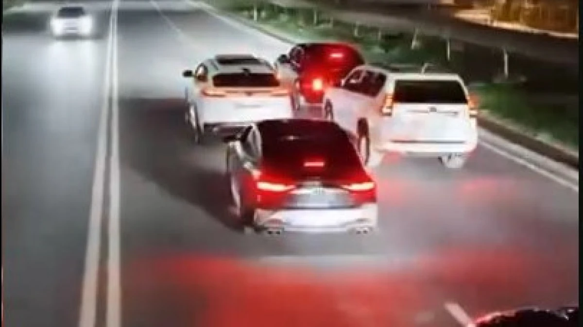 شىمكەنتتە كورتەج جاساعان جۇرگىزۋشىلەر جازاعا تارتىلدى