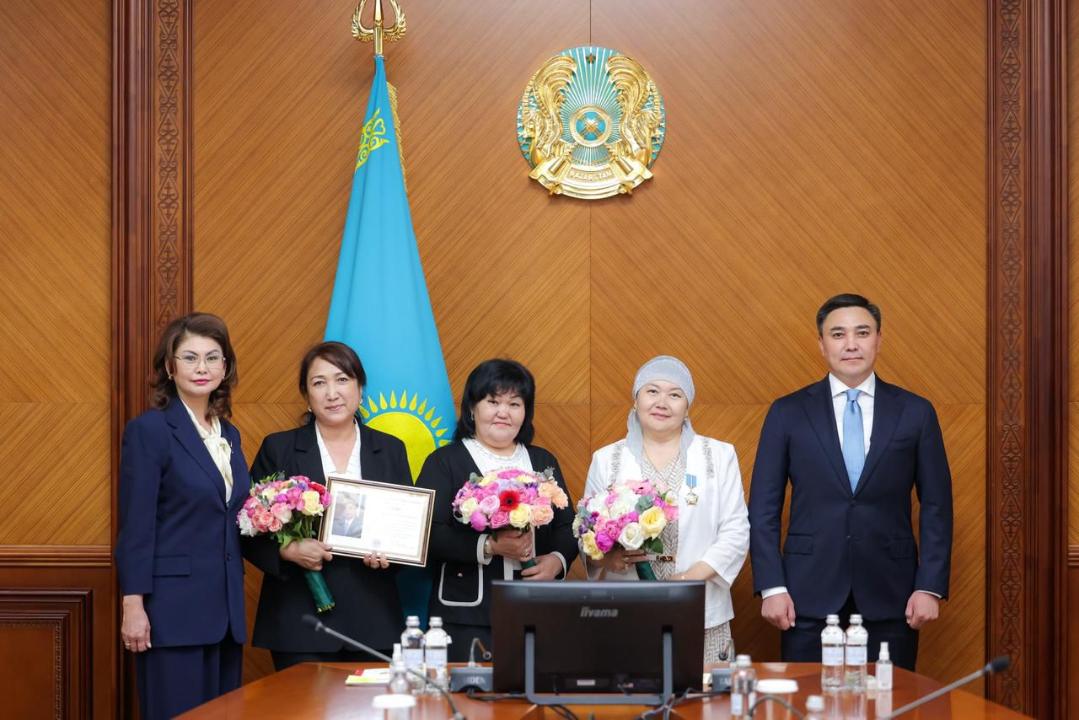 مۋزىكا مۇعالىمدەرى مەملەكەتتىك ناگرادالارمەن ماراپاتتالدى