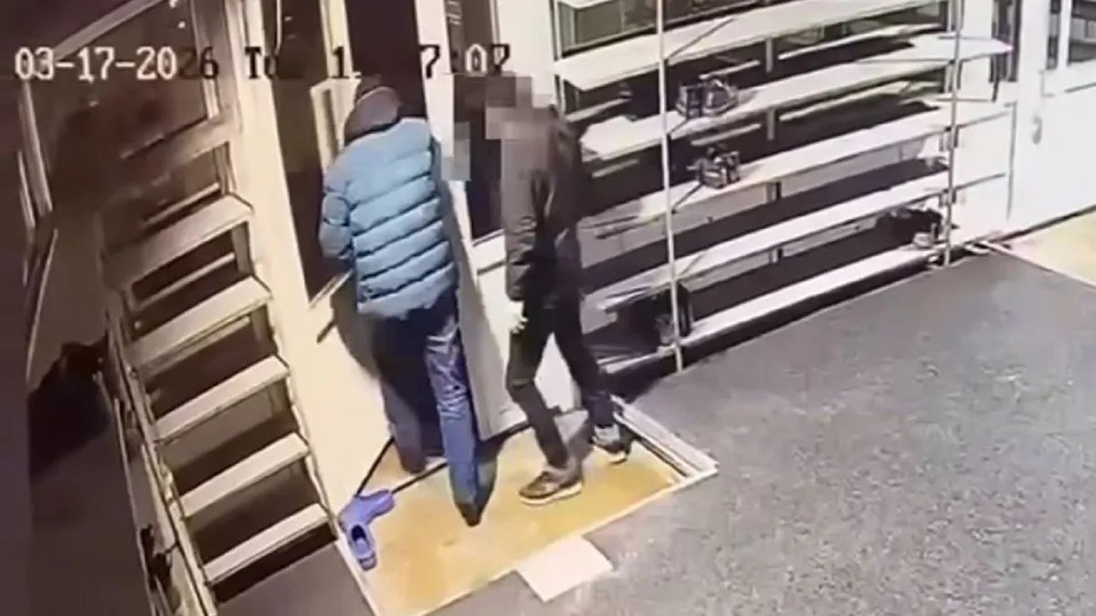 مەشىتتەن 175 مىڭ تەڭگەلىك اياق كيىمدى ۇرلاپ كەتكەن كۇدىكتى ۇستالدى