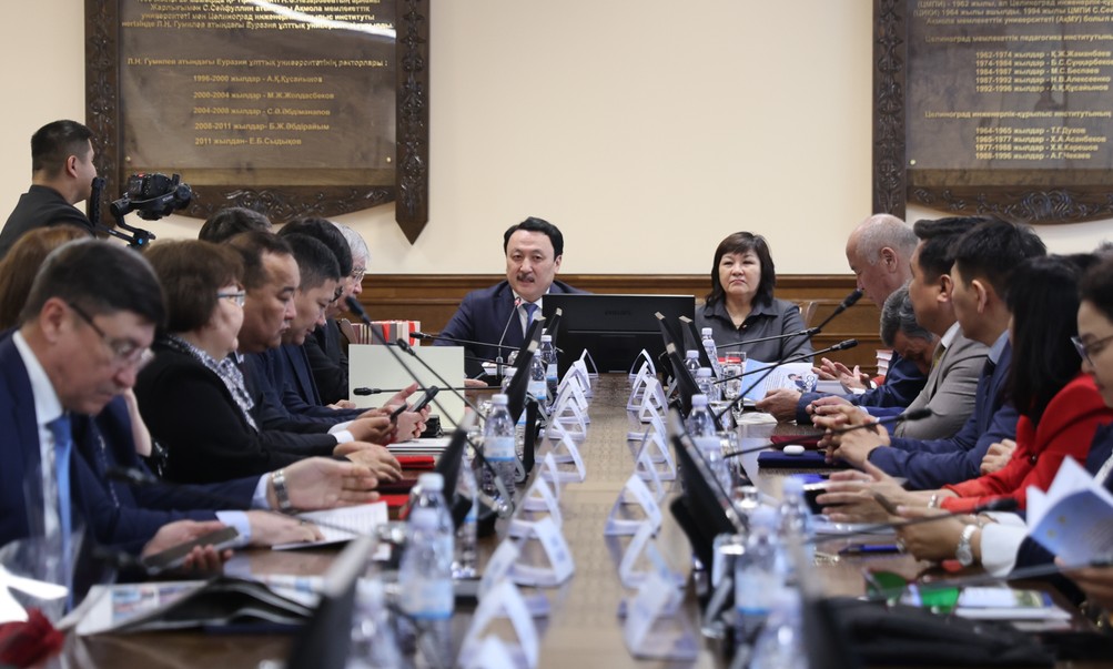 ادەبيەت جانە ادەبيەتتانۋشى مەرەيى