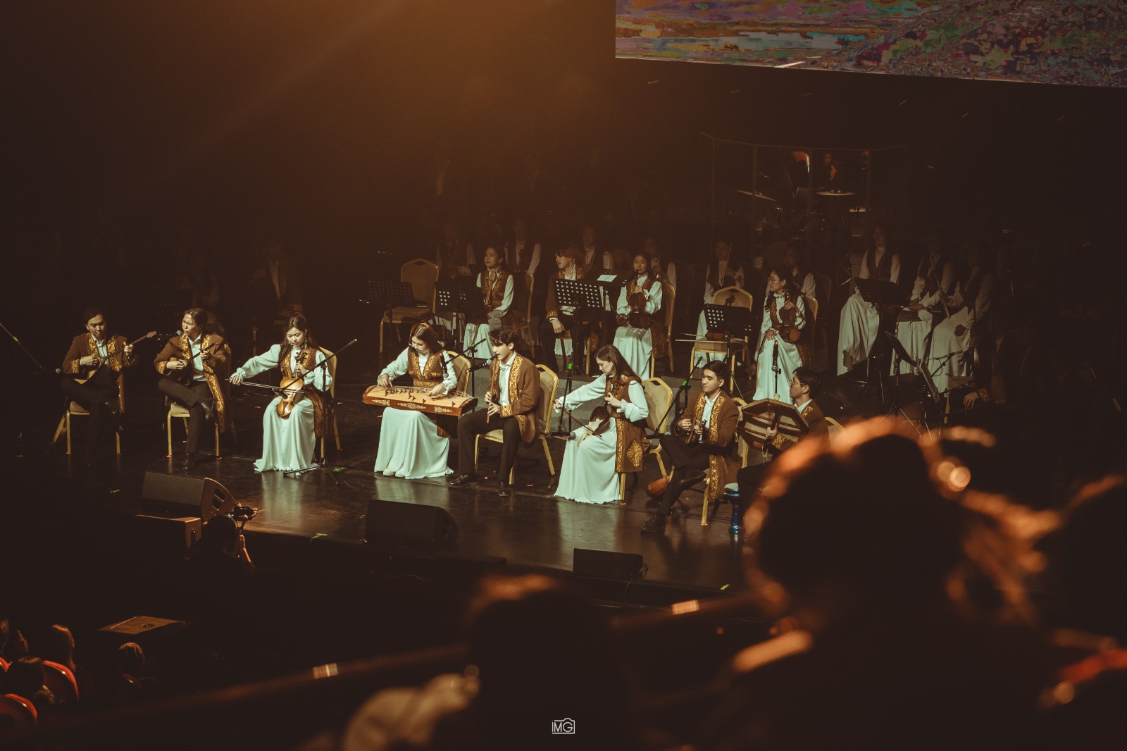 تولىق انشلاگ: NU ستۋدەنتتەر وركەسترىنىڭ كونتسەرتى 1500 كورەرمەن جينادى