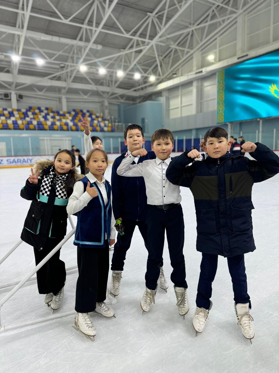 تۇركىستانداعى «كەلەشەك» مەكتەبىندە وقۋشىلار مۇزدا سىرعاناۋدى ۇيرەنىپ ءجۇر