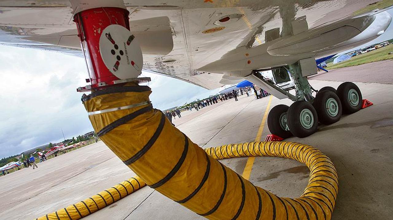 ورال اۋەجايى اۆياوتىندى ءارتۇرلى باعامەن ساتىپ كەلگەن