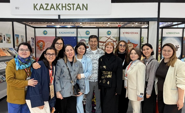 جاس ورەندەردىڭ كىتاپ كورمەسى