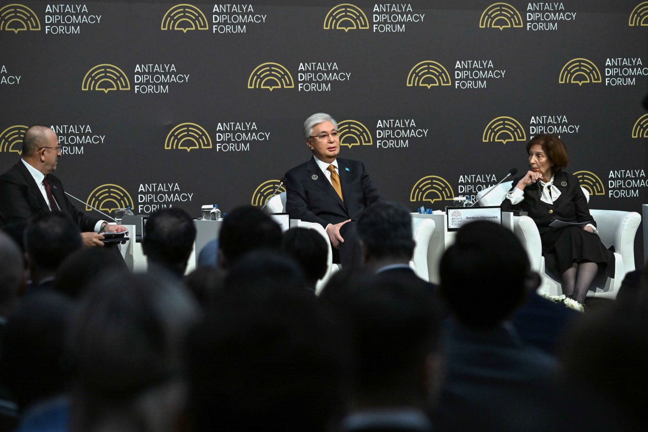 پرەزيدەنت بۇگىنگى كوشباسشىلاردىڭ بويىنان تابىلۋعا ءتيىس قاسيەتتەردى اتادى