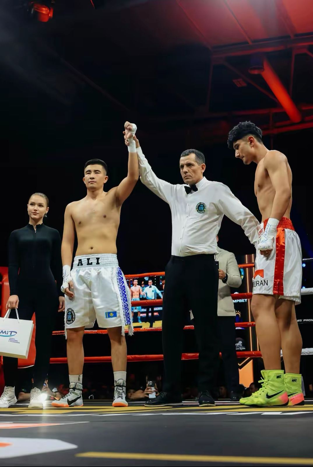 باۋىرجان ءالي قارسىلاسىن 57 سەكۋندتا قۇلاتتى